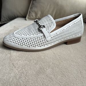 Johnston & Murphy Ali White Perforated Leather Loafer Shoes Women 6.5 Silver Bit